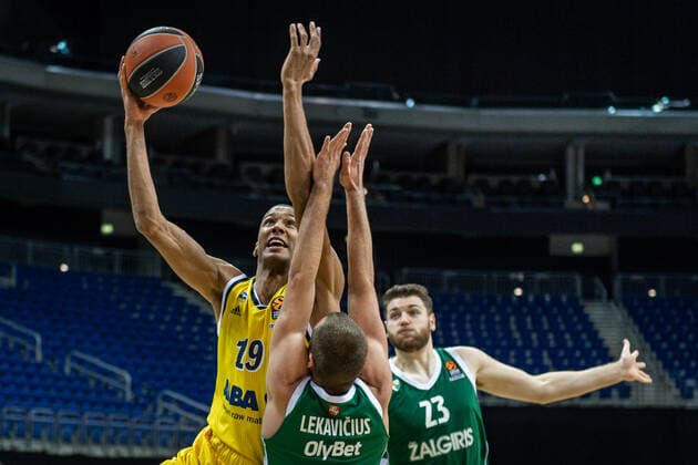 Basketball Berlin 29.12.2020 Saison 2020 2021 Euroleague Regular Season Round 17 Alba Berlin vs Zalgiris Kaunas Louis Olinde (Alba Berlin, No.19) Lukas Lekavicius (Kaunas, No.04) Martinas Geben (Kaunas, No.23)