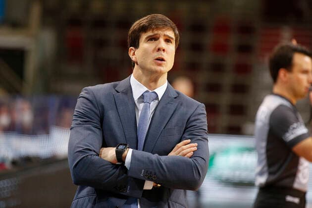 BBL easyCredit Basketball Bundesliga Saison 2020 2021 10. Spieltag am Dienstag, 29. Dezember 2020 in der MHPArena in Ludwigsburg: MHP RIESEN Ludwigsburg - Hamburg Towers Headcoach Pedro Calles ( Towers ) MHP RIESEN Ludwigsburg - Hamburg Towers