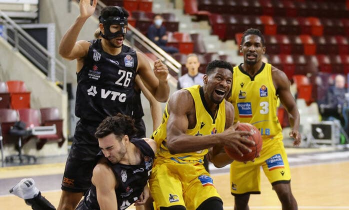 Ludwigsburg , Basketball easyCredit BBL Bundesliga , MHP RIESEN Ludwigsburg vs. Hamburg Towers , mitte: Yorman Polas bartolo ( Riesen )