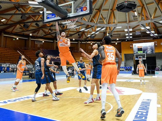 Jamuni McNeace (HAKRO Merlins Crailsheim) am Korb gegen Isaiah Wilkins (Ratiopharm Ulm), GER, HAKRO Merlins Crailsheim vs. Ratiopharm Ulm, 29.12.2020, 10. Spieltag easycredit Basketball Bundesliga, Spielzeit 2020 2021. GER, HAKRO Merlins Crailsheim vs. Ratiopharm Ulm, 29.12.2020, 10. Spieltag easycredit Basketball Bundesliga, Spielzeit 2020 2021 Crailsheim Copyright: xEibnerxPressefoto MichaelxMemmlex EP_MMR