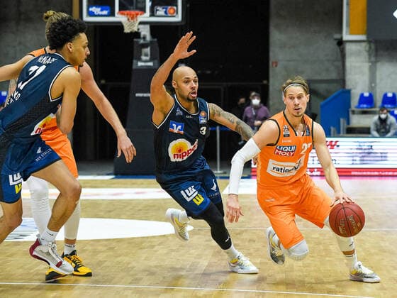 Jamuni McNeace (HAKRO Merlins Crailsheim) am Korb gegen Isaiah Wilkins (Ratiopharm Ulm), GER, HAKRO Merlins Crailsheim vs. Ratiopharm Ulm, 29.12.2020, 10. Spieltag easycredit Basketball Bundesliga, Spielzeit 2020 2021. GER, HAKRO Merlins Crailsheim vs. Ratiopharm Ulm, 29.12.2020, 10. Spieltag easycredit Basketball Bundesliga, Spielzeit 2020 2021 Crailsheim Copyright: xEibnerxPressefoto MichaelxMemmlex EP_MMR