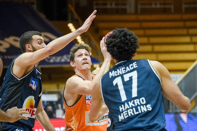 Jamuni McNeace (HAKRO Merlins Crailsheim) am Korb gegen Isaiah Wilkins (Ratiopharm Ulm), GER, HAKRO Merlins Crailsheim vs. Ratiopharm Ulm, 29.12.2020, 10. Spieltag easycredit Basketball Bundesliga, Spielzeit 2020 2021. GER, HAKRO Merlins Crailsheim vs. Ratiopharm Ulm, 29.12.2020, 10. Spieltag easycredit Basketball Bundesliga, Spielzeit 2020 2021 Crailsheim Copyright: xEibnerxPressefoto MichaelxMemmlex EP_MMR
