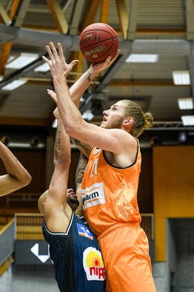 Jamuni McNeace (HAKRO Merlins Crailsheim) am Korb gegen Isaiah Wilkins (Ratiopharm Ulm), GER, HAKRO Merlins Crailsheim vs. Ratiopharm Ulm, 29.12.2020, 10. Spieltag easycredit Basketball Bundesliga, Spielzeit 2020 2021. GER, HAKRO Merlins Crailsheim vs. Ratiopharm Ulm, 29.12.2020, 10. Spieltag easycredit Basketball Bundesliga, Spielzeit 2020 2021 Crailsheim Copyright: xEibnerxPressefoto MichaelxMemmlex EP_MMR