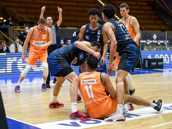 Jamuni McNeace (HAKRO Merlins Crailsheim) am Korb gegen Isaiah Wilkins (Ratiopharm Ulm), GER, HAKRO Merlins Crailsheim vs. Ratiopharm Ulm, 29.12.2020, 10. Spieltag easycredit Basketball Bundesliga, Spielzeit 2020 2021. GER, HAKRO Merlins Crailsheim vs. Ratiopharm Ulm, 29.12.2020, 10. Spieltag easycredit Basketball Bundesliga, Spielzeit 2020 2021 Crailsheim Copyright: xEibnerxPressefoto MichaelxMemmlex EP_MMR
