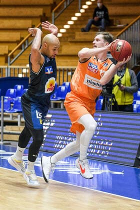 Jamuni McNeace (HAKRO Merlins Crailsheim) am Korb gegen Isaiah Wilkins (Ratiopharm Ulm), GER, HAKRO Merlins Crailsheim vs. Ratiopharm Ulm, 29.12.2020, 10. Spieltag easycredit Basketball Bundesliga, Spielzeit 2020 2021. GER, HAKRO Merlins Crailsheim vs. Ratiopharm Ulm, 29.12.2020, 10. Spieltag easycredit Basketball Bundesliga, Spielzeit 2020 2021 Crailsheim Copyright: xEibnerxPressefoto MichaelxMemmlex EP_MMR