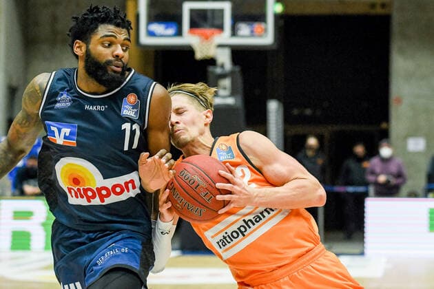 Jamuni McNeace (HAKRO Merlins Crailsheim) am Korb gegen Isaiah Wilkins (Ratiopharm Ulm), GER, HAKRO Merlins Crailsheim vs. Ratiopharm Ulm, 29.12.2020, 10. Spieltag easycredit Basketball Bundesliga, Spielzeit 2020 2021. GER, HAKRO Merlins Crailsheim vs. Ratiopharm Ulm, 29.12.2020, 10. Spieltag easycredit Basketball Bundesliga, Spielzeit 2020 2021 Crailsheim Copyright: xEibnerxPressefoto MichaelxMemmlex EP_MMR