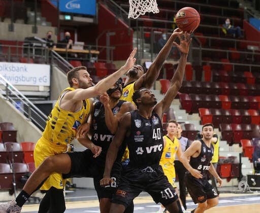 V.li. Jonas Wohlfarth-Bottermann (Riesen) , Marvin Ogunsipe (Hamburg), Yorman Polas Bartolo (Riesen) , Zac Cuthbertson (Hamburg) . MHP Riesen Ludwigsburg vs.Hamburg Towers . Basketball-Bundesliga 2020-2021. Ludwigsburg , GER, 29.12.2020,