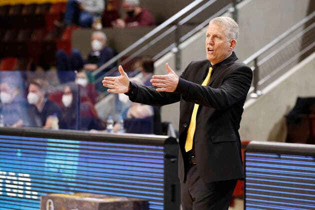 BBL easyCredit Basketball Bundesliga Saison 2020 2021 10. Spieltag am Dienstag, 29. Dezember 2020 in der MHPArena in Ludwigsburg: MHP RIESEN Ludwigsburg - Hamburg Towers Headcoach John Patrick ( Ludwigsburg ) MHP RIESEN Ludwigsburg - Hamburg Towers