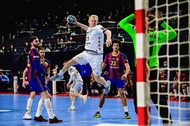 Sport Themen der Woche KW53 Sport Bilder des Tages Handball EHF Final4 Finale THW Kiel - FC Barcelona, Barca am 29.12.2020 in der Lanxess Arena in Köln Patrick Wiencek ( Kiel )