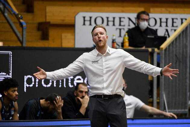 Co-Trainer Joonas Iisalo uebernimmt fuer seinen disqualifizierten Bruder, GER, HAKRO Merlins Crailsheim vs. Ratiopharm Ulm, 29.12.2020, 10. Spieltag easycredit Basketball Bundesliga, Spielzeit 2020 2021. GER, HAKRO Merlins Crailsheim vs. Ratiopharm Ulm, 29.12.2020, 10. Spieltag easycredit Basketball Bundesliga, Spielzeit 2020 2021 Crailsheim Copyright: xEibnerxPressefoto MichaelxMemmlerx EP_MMR