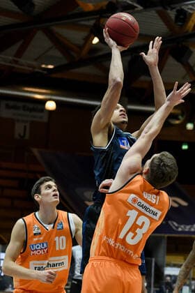 Jamuni McNeace (HAKRO Merlins Crailsheim) am Korb gegen Andreas Obst (Ratiopharm Ulm), GER, HAKRO Merlins Crailsheim vs. Ratiopharm Ulm, 29.12.2020, 10. Spieltag easycredit Basketball Bundesliga, Spielzeit 2020 2021. GER, HAKRO Merlins Crailsheim vs. Ratiopharm Ulm, 29.12.2020, 10. Spieltag easycredit Basketball Bundesliga, Spielzeit 2020 2021 Crailsheim Copyright: xEibnerxPressefoto MichaelxMemmlerx EP_MMR
