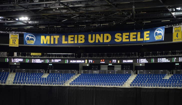 Sport Bilder des Tages Basketball, Herren, Saison 2020 2021, EuroLeague (17. Spieltag), Alba Berlin - Zalgiris Kaunas, leere Ränge in der Merzedes-Benz Arena, 29.12. 2020, Copyright: xSebastianxRäppoldx xMatthiasxKox