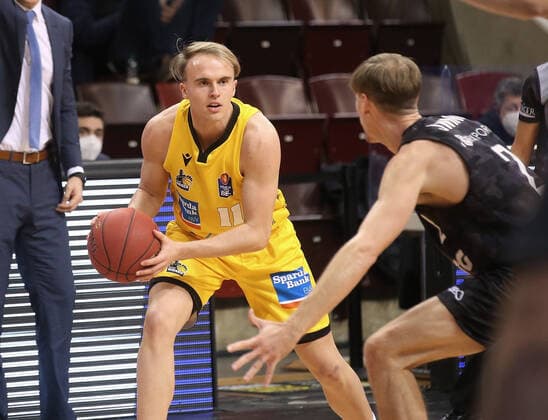 Lukas Herzog (Riesen, links) . MHP Riesen Ludwigsburg vs.Hamburg Towers . Basketball-Bundesliga 2020-2021. Ludwigsburg , GER, 29.12.2020,