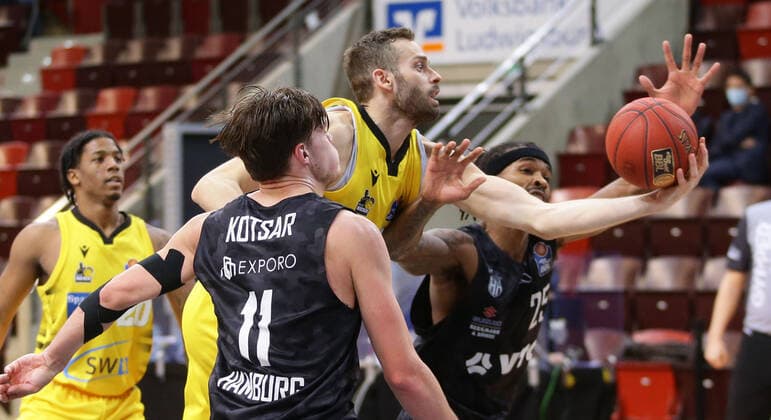 Ludwigsburg , Basketball easyCredit BBL Bundesliga , MHP RIESEN Ludwigsburg vs. Hamburg Towers , Jonas Wohlfarth - Bottermann ( Riesen )