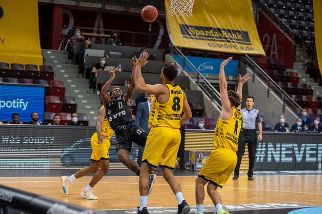 TJ Shorts (Hamburg Towers, 0) Elias Harris (MHP Riesen Ludwigsburg, 8) Jordan Hulls (MHP Riesen Ludwigsburg, 1)¨¨¨MHP Riesen Ludwigsburg vs. Hamburg Towers, Basketball, Bundesliga, easy credit BBL, Spieltag 11, Spielzeit 2020 2021, 29.12.2020, ¨¨ MHP Riesen Ludwigsburg vs. Hamburg Towers, Basketball, Bundesliga, easy credit BBL, Spieltag 11, Spielzeit 2020 2021, 29.12.2020 Ludwigsburg Copyright: xNinaxSander xEibnerxPressefotoxIx EP_NSR