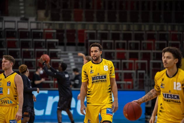 Jordan Hulls (MHP Riesen Ludwigsburg, 1) Elias Harris (MHP Riesen Ludwigsburg, 8) Jonah Radebaugh (MHP Riesen Ludwigsburg, 12)¨¨¨MHP Riesen Ludwigsburg vs. Hamburg Towers, Basketball, Bundesliga, easy credit BBL, Spieltag 11, Spielzeit 2020 2021, 29.12.2020, ¨¨ MHP Riesen Ludwigsburg vs. Hamburg Towers, Basketball, Bundesliga, easy credit BBL, Spieltag 11, Spielzeit 2020 2021, 29.12.2020 Ludwigsburg Copyright: xNinaxSander xEibnerxPressefotoxIx EP_NSR