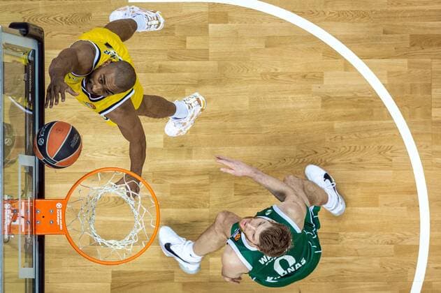 Basketball Berlin 29.12.2020 Saison 2020 2021 Euroleague Regular Season Round 17 Alba Berlin vs Zalgiris Kaunas Jayson Granger (Alba Berlin, No.33) Thomas Walkup (Kaunas, No.00)