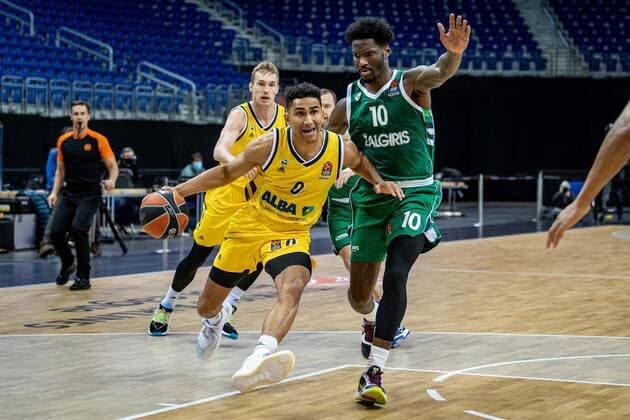 Basketball Berlin 29.12.2020 Saison 2020 2021 Euroleague Regular Season Round 17 Alba Berlin vs Zalgiris Kaunas Maodo Lo (Alba Berlin, No.00) Nigel Hayes (Kaunas, No.10)