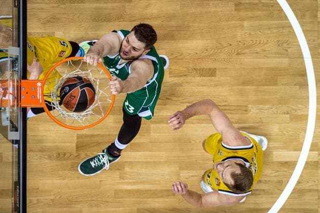 Basketball Berlin 29.12.2020 Saison 2020 2021 Euroleague Regular Season Round 17 Alba Berlin vs Zalgiris Kaunas Martinas Geben (Kaunas, No.23) Luke Sikma (Alba Berlin, No.43) re.