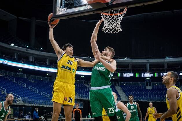 Basketball Berlin 29.12.2020 Saison 2020 2021 Euroleague Regular Season Round 17 Alba Berlin vs Zalgiris Kaunas Simone Fontecchio (Alba Berlin, No.20) Martinas Geben (Kaunas, No.23)