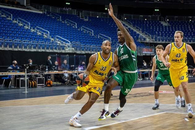 Basketball Berlin 29.12.2020 Saison 2020 2021 Euroleague Regular Season Round 17 Alba Berlin vs Zalgiris Kaunas Jayson Granger (Alba Berlin, No.33) Nigel Hayes (Kaunas, No.10)