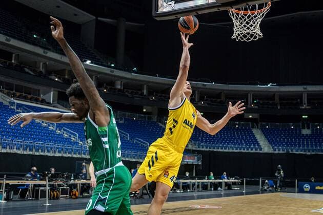 Basketball Berlin 29.12.2020 Saison 2020 2021 Euroleague Regular Season Round 17 Alba Berlin vs Zalgiris Kaunas Luke Sikma (Alba Berlin, No.43) Nigel Hayes (Kaunas, No.10)