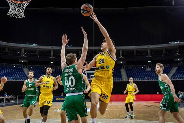 Basketball Berlin 29.12.2020 Saison 2020 2021 Euroleague Regular Season Round 17 Alba Berlin vs Zalgiris Kaunas Simone Fontecchio (Alba Berlin, No.20) Marius Grigonis (Kaunas, No.40)
