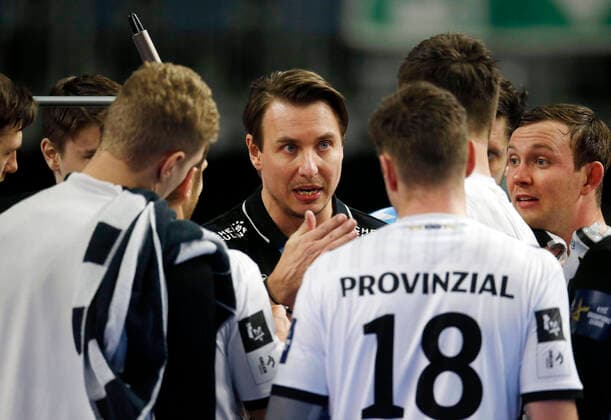 Handball,Velux EHF Final 4 am 29.12.2020 in der Lanxess-Arena in Köln Deutschland Finale THW Kiel vs FC Barcelona, Barca 33 : 28 Trainer Filip JICHA (THW) -Mitte-