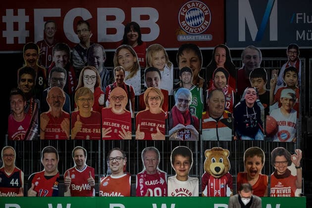 Turkish Airlines EuroLeague; FC Bayern Basketball - FC Barcelona, Barca 30.12.2020 Pappkameraden der Fans im Audi Dome Turkish Airlines EuroLeague; FC Bayern Basketball - FC Barcelona; Audi Dome, Muenchen (Bayern) Copyright: xBEAUTIFULxSPORTS Wunderlx
