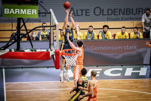 easyCredit BBL: 10. Spieltag: Rasta Vechta - EWE Baskets Basketball Oldenburg 30.12.2020 Saison 2020 2021 easyCredit BBL: 10. Spieltag: Rasta Vechta - EWE Baskets 45, Nathan Boothe, EWE Baskets Oldenburg nur redaktionelle Verwendung - kommerzielle Verwendung Nutzung nur nach Absprache mit dem Fotografen Vechta Deutschland