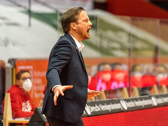 Cheftrainer Rolf Scholz (Giessen 46ers) dirigiert aergerlich von der Seitenlinie. JobStairs Giessen 46ers vs Fraport Skyliners, easyCredit Basketball Bundesliga, Saison 2020 2021, 10. Spieltag, 30.12.2020. JobStairs Giessen 46ers vs Fraport Skyliners, easyCredit Basketball Bundesliga, Saison 2020 2021, 10. Spieltag, 30.12.2020 Giessen Copyright: xStefanxTschersich Eibner-Pressefx EP_STH