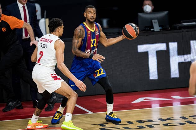 Turkish Airlines EuroLeague; FC Bayern Basketball - FC Barcelona, Barca 30.12.2020 Wade Baldwin (FC Bayern, 2), Cory Higgins (FC Barcelona, 22) Turkish Airlines EuroLeague; FC Bayern Basketball - FC Barcelona; Audi Dome, Muenchen (Bayern) Copyright: xBEAUTIFULxSPORTS Wunderlx