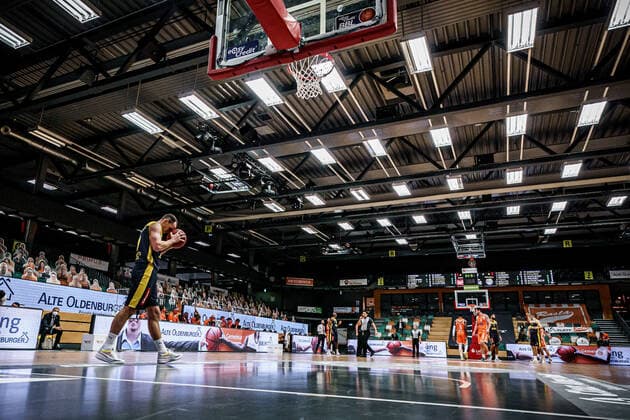 easyCredit BBL: 10. Spieltag: Rasta Vechta - EWE Baskets Basketball Oldenburg 30.12.2020 Saison 2020 2021 easyCredit BBL: 10. Spieltag: Rasta Vechta - EWE Baskets 9, Karsten Tadda, EWE Baskets Oldenburg nur redaktionelle Verwendung - kommerzielle Verwendung Nutzung nur nach Absprache mit dem Fotografen Vechta Deutschland