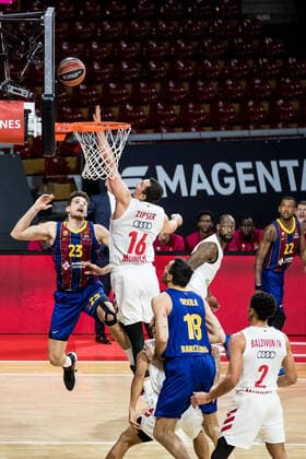 Turkish Airlines EuroLeague; FC Bayern Basketball - FC Barcelona, Barca 30.12.2020 Sergi Martinez (FC Barcelona, 23), Paul Zipser (FC Bayern, 16) Turkish Airlines EuroLeague; FC Bayern Basketball - FC Barcelona; Audi Dome, Muenchen (Bayern) Copyright: xBEAUTIFULxSPORTS Wunderlx