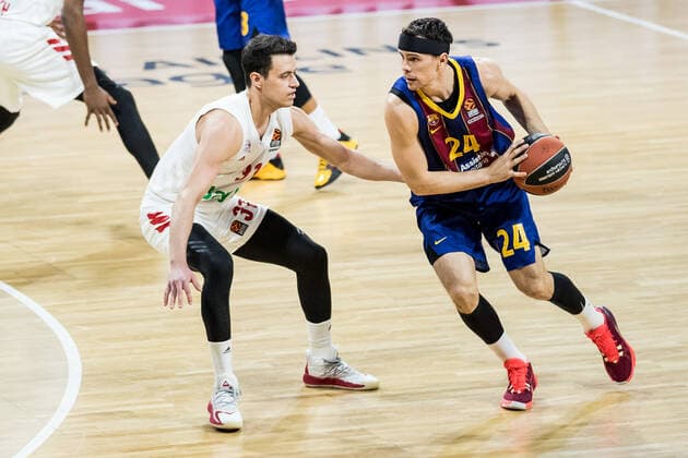 Turkish Airlines EuroLeague; FC Bayern Basketball - FC Barcelona, Barca 30.12.2020 Zan Mark Sisko (FC Bayern, 31), Kyle Kuric (FC Barcelona, 24) Turkish Airlines EuroLeague; FC Bayern Basketball - FC Barcelona; Audi Dome, Muenchen (Bayern) Copyright: xBEAUTIFULxSPORTS Wunderlx
