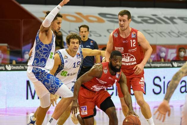 Rasheed Moore, Joe Rahon, Jonathan Stark, Johannes Richter 10. Spieltag, Basketball Bundesliga, Basketball Saison 2020 2021, Deutschland, easyCredit BBL, Germany, Giessen 46ers, giessen rot, Herren, Jobstairs GIESSEN 46ers - Fraport Skyliners, Männer, frankfurt weiß