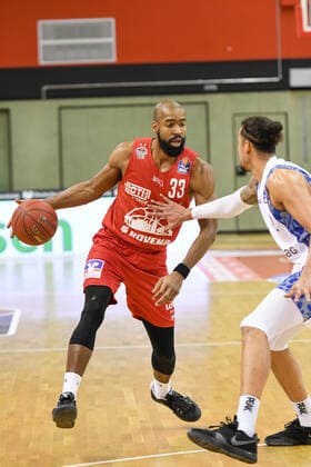 Brandon Thomas 10. Spieltag, Basketball Bundesliga, Basketball Saison 2020 2021, Deutschland, easyCredit BBL, Germany, Giessen 46ers, giessen rot, Herren, Jobstairs GIESSEN 46ers - Fraport Skyliners, Männer, frankfurt weiß