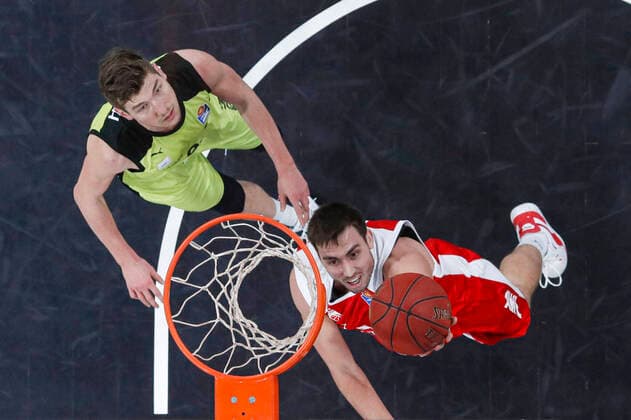 links 11 Andreas Seiferth (medi Bayreuth) rechts Chase Fieler (Brose Bamberg, 20) Brose Bamberg - medi Bayreuth - easyCredit-BBL - Basketball Bundesliga - Basketball Saison 2020 21 - 10. Spieltag, 30.12.2020 Bamberg, Brose Arena ASV-Autoren-Nummer: 4026335 Copyright: DanielxLöb