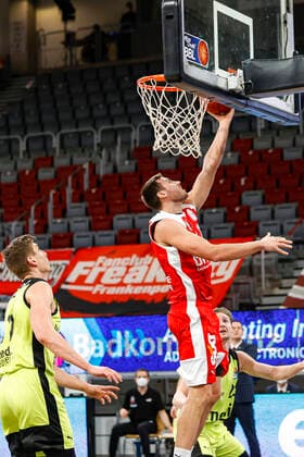 links 11 Andreas Seiferth (medi Bayreuth) rechts Chase Fieler (Brose Bamberg, 20) Brose Bamberg - medi Bayreuth - easyCredit-BBL - Basketball Bundesliga - Basketball Saison 2020 21 - 10. Spieltag, 30.12.2020 Bamberg, Brose Arena ASV-Autoren-Nummer: 4026335 Copyright: DanielxLöb