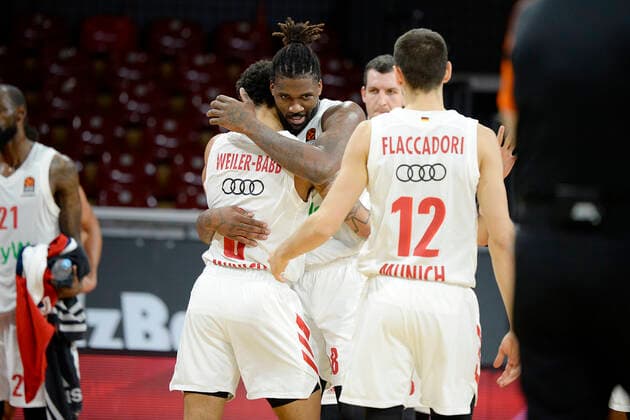 Sport Bilder des Tages 30.12.2020, xemx, Basketball EuroLeague, FC Bayern Muenchen - FC Barcelona, Barca emspor, v.l. Schlussjubel, Mannschaft, Spieler, feiern ihren Sieg Muenchen
