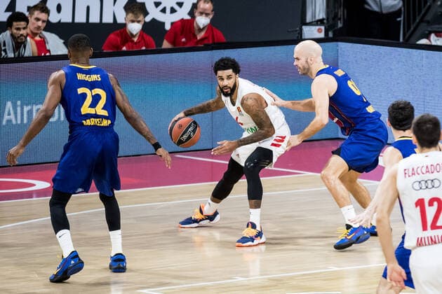 Turkish Airlines EuroLeague; FC Bayern Basketball - FC Barcelona, Barca 30.12.2020 Dennis Seeley (FC Bayern, 4), Nick Calathes (FC Barcelona, 99) Turkish Airlines EuroLeague; FC Bayern Basketball - FC Barcelona; Audi Dome, Muenchen (Bayern) Copyright: xBEAUTIFULxSPORTS Wunderlx