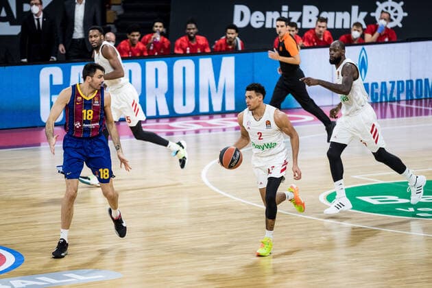 Turkish Airlines EuroLeague; FC Bayern Basketball - FC Barcelona, Barca 30.12.2020 Pierre Oriola (FC Barcelona, 18), Wade Baldwin (FC Bayern, 2) Turkish Airlines EuroLeague; FC Bayern Basketball - FC Barcelona; Audi Dome, Muenchen (Bayern) Copyright: xBEAUTIFULxSPORTS Wunderlx