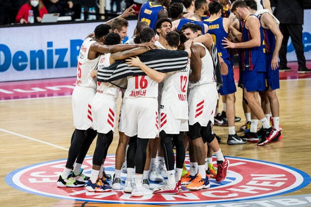 Turkish Airlines EuroLeague; FC Bayern Basketball - FC Barcelona, Barca 30.12.2020 Die Spieler des FC Bayern Basketball bejubeln den Sieg Turkish Airlines EuroLeague; FC Bayern Basketball - FC Barcelona; Audi Dome, Muenchen (Bayern) Copyright: xBEAUTIFULxSPORTS Wunderlx