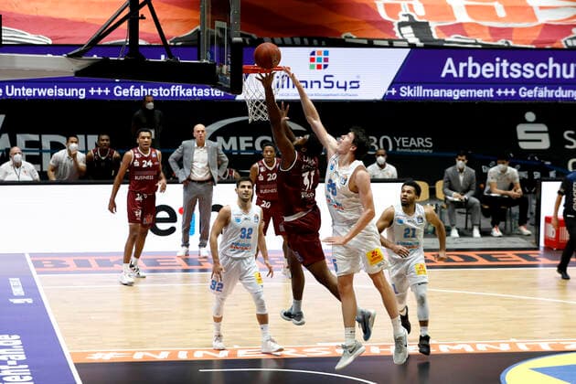 30.12.2020, easyCredit Basketball Bundesliga, BBL, Saison 2020 2021, Herren, Chemnitz Niners - Syntainics MBC Joe Lawson, Niners Chemnitz, A.J. Brodeur, Syntainics MBC Chemnitz Messe Chemnitz Sachsen Germany