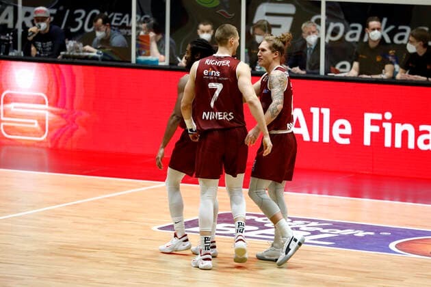 30.12.2020, easyCredit Basketball Bundesliga, BBL, Saison 2020 2021, Herren, Chemnitz Niners - Syntainics MBC Jonas Richter, Niners Chemnitz, Malte Ziegenhagen, Niners Chemnitz Chemnitz Messe Chemnitz Sachsen Germany