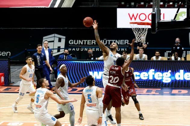 30.12.2020, easyCredit Basketball Bundesliga, BBL, Saison 2020 2021, Herren, Chemnitz Niners - Syntainics MBC Jonas Richter, Niners Chemnitz, Wes Clark, Niners Chemnitz Chemnitz Messe Chemnitz Sachsen Germany
