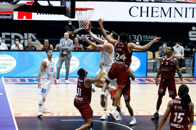 30.12.2020, easyCredit Basketball Bundesliga, BBL, Saison 2020 2021, Herren, Chemnitz Niners - Syntainics MBC Michal Michalak, Syntainics MBC, George King, Niners Chemnitz Chemnitz Messe Chemnitz Sachsen Germany