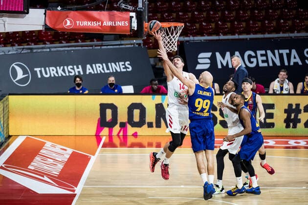 Turkish Airlines EuroLeague; FC Bayern Basketball - FC Barcelona, Barca 30.12.2020 Nihad Djedovic (FC Bayern, 14), Nick Calathes (FC Barcelona, 99) Turkish Airlines EuroLeague; FC Bayern Basketball - FC Barcelona; Audi Dome, Muenchen (Bayern) Copyright: xBEAUTIFULxSPORTS Wunderlx