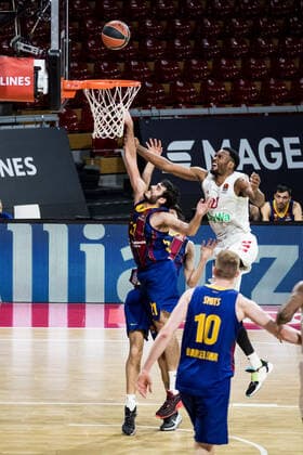 Turkish Airlines EuroLeague; FC Bayern Basketball - FC Barcelona, Barca 30.12.2020 Alex Abrines (FC Barcelona, 21), JaJuan Johnson (FC Bayern, 25) Turkish Airlines EuroLeague; FC Bayern Basketball - FC Barcelona; Audi Dome, Muenchen (Bayern) Copyright: xBEAUTIFULxSPORTS Wunderlx