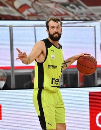 BAMBERG 30.12.2020 --- Basketball ---- easycredit 1. Basketball Bundesliga ---- 9. Spieltag: Brose Bamberg vs medi Bayreuth --- Bastian Doreth (10, medi Bayreuth) gibt Anweisung --- Foto: Hans-Martin Issler isslerimages ---- Brose Bamberg vs medi Bayreuth
